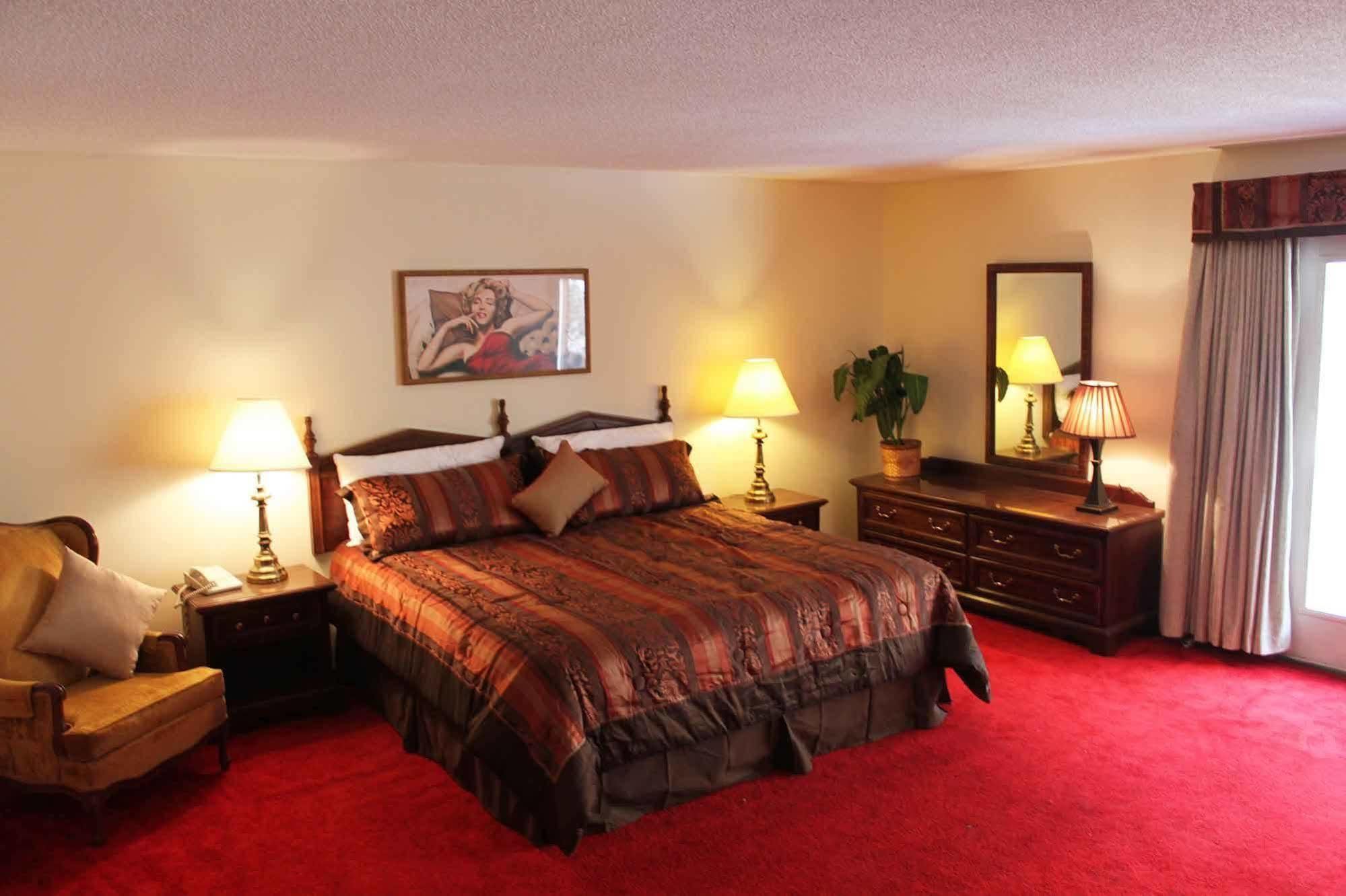 Iron Road Inn Елкинс Екстериор снимка