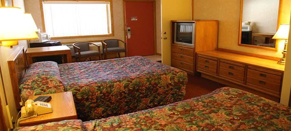 Iron Road Inn Елкинс Екстериор снимка
