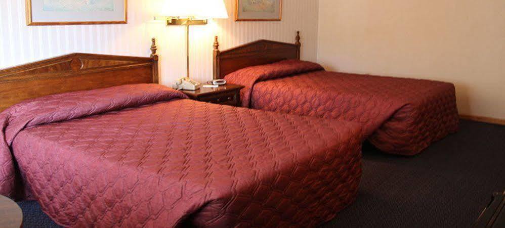 Iron Road Inn Елкинс Екстериор снимка