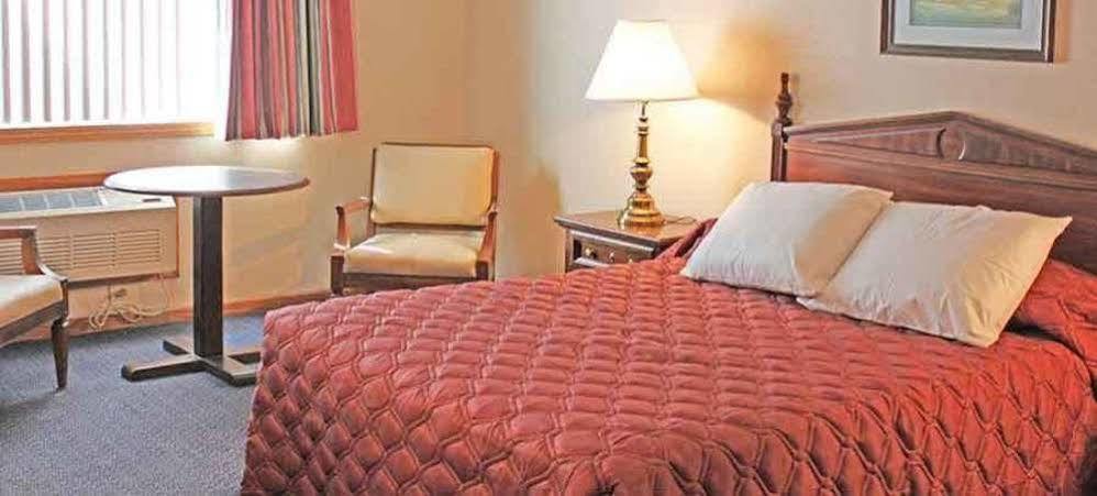 Iron Road Inn Елкинс Екстериор снимка